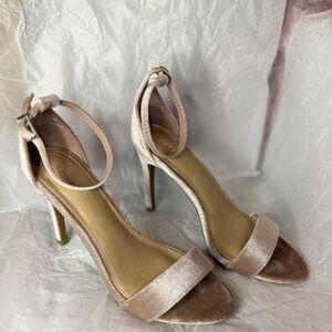 APT. 9 Women’s Blush Pink Velvet Ankle Strap Heels – Size 7